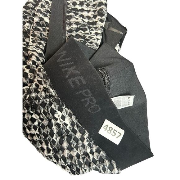 Nike Pro Hyperwarm training tights size medium 25.5” in seam - Picture 14 of 14
